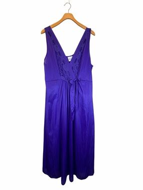 Vintage 80s 90s Gothic Romantic Lace Bow Detail Nylon Nightgown Size XL Purple